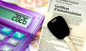 Dès le 1er mars 2026, le coût de l'immatriculation bondit dans plusieurs régions. Anticiper votre demande avant le 28 février peut vous faire économiser jusqu'à 80 € sur votre taxe régionale.